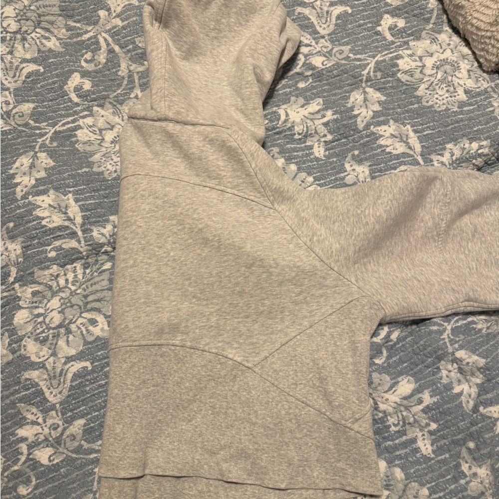 Lululemon scuba hoodie pullover. Light grey color - Picture 4 of 6